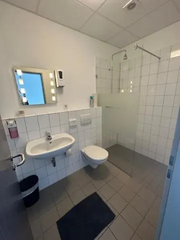 Vandrerhjem Arena & Monteurzimmer *